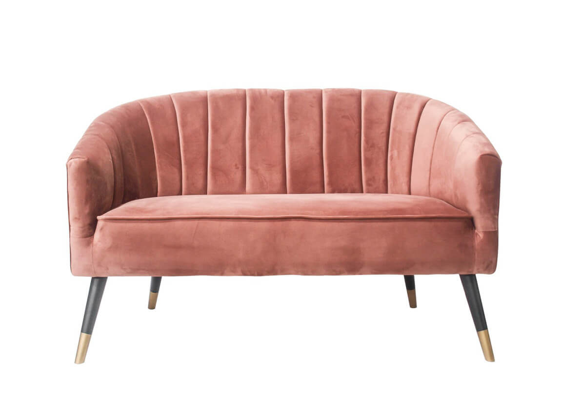 Udlejning / leje af sofa i rosa velour. Elegant 2-personers loungesofa udlejes. Lejepris pr. dag kr. 1.495,-